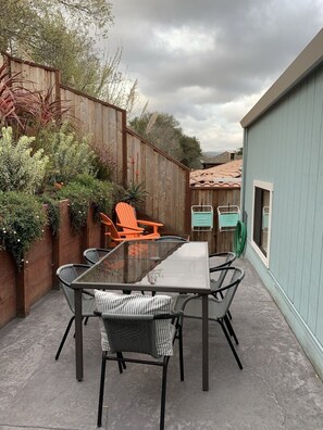 Outdoor dining