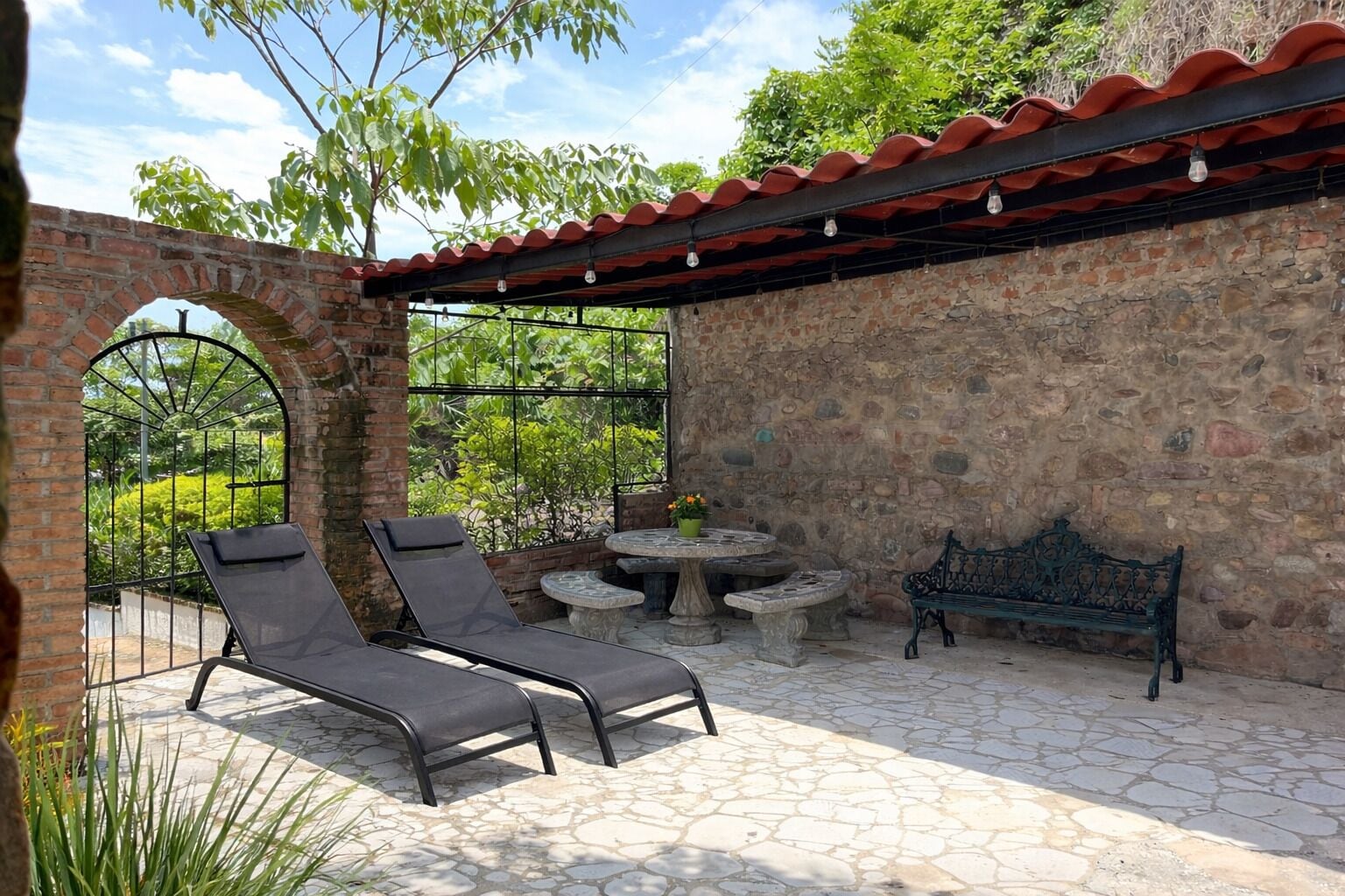 屋外ダイニングエリア