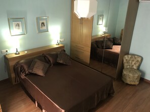 2 bedrooms, desk, iron/ironing board, travel cot - Apartment between the Falla and the Caleta (Cadiz)