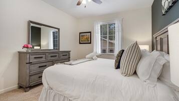 2 chambres, fer et planche à repasser, lit parapluie, Wi-Fi gratuit