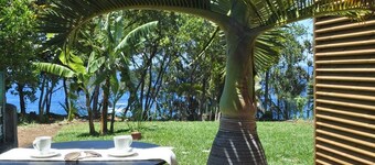 Vacoas Studio: 2 people feet in the water in Manapany-les-Bains