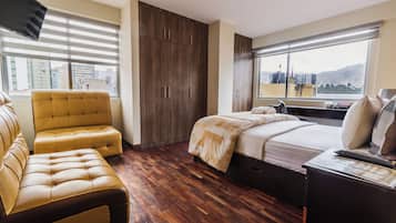 Double Room, 1 Queen Bed, Shared Bathroom | Soundproofing, iron/ironing board, free WiFi, bed sheets