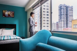 Executive suite, 1 queensize bed | Een laptopwerkplek, geluiddichte muren, een strijkplank/strijkijzer