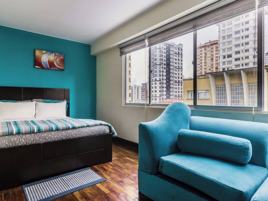 Executive Suite, 1 Queen Bed | Laptop workspace, soundproofing, iron/ironing board, free WiFi