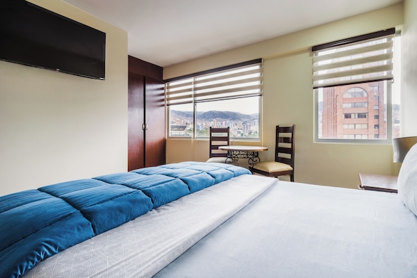 Junior-Zimmer, Stadtblick | 1 Schlafzimmer, schallisolierte Zimmer, Bügeleisen/Bügelbrett