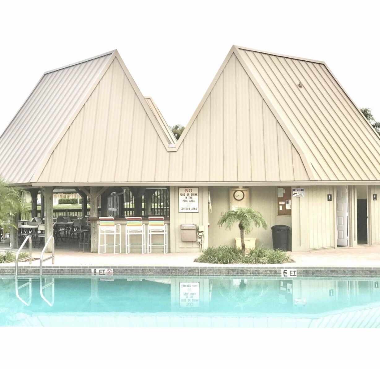 Lämmitetty uima-allas