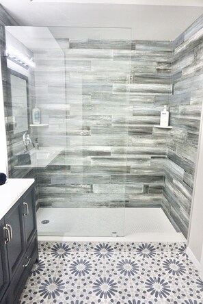 Bathtub, hair dryer, towels, soap - • The Coastal Haven • Walk To Beach! • REMODELED • (Jupiter)