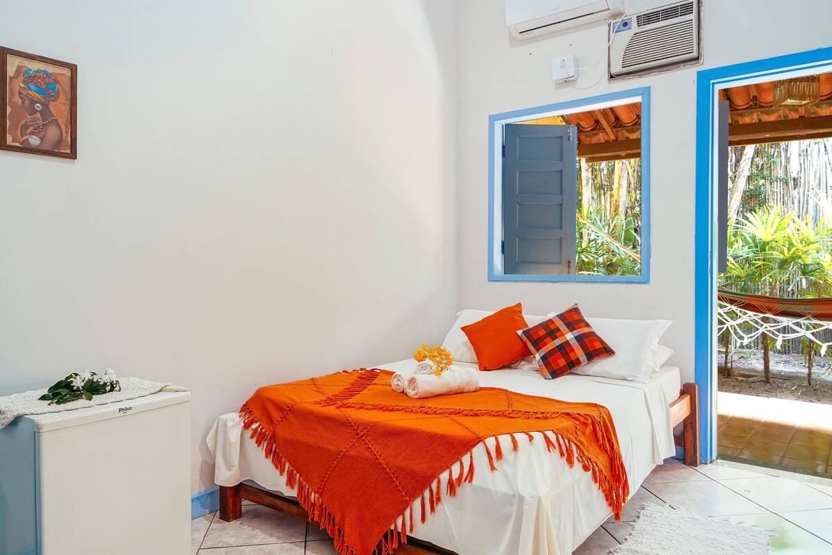 Double Room with Balcony | Ferros/tábuas de passar roupa, Wi-Fi de cortesia, roupa de cama