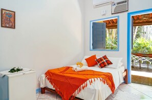 Double Room with Balcony | Fer et planche à repasser, Wi-Fi gratuit, draps fournis