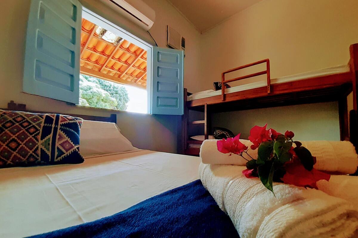 Ferros/tábuas de passar roupa, Wi-Fi de cortesia, roupa de cama