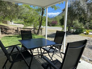 Outdoor dining - All New Remodeled Cottage (Three Rivers)