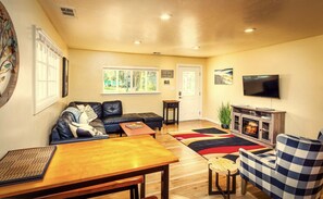 Smart TV, fireplace