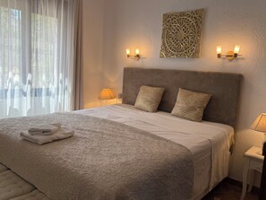 3 slaapkamers, een strijkplank/strijkijzer, gratis wifi, beddengoed