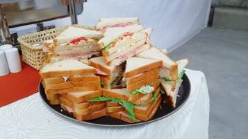 Desayuno continental incluido todos los días