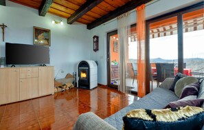 Smart TV, fireplace, table football, ping pong