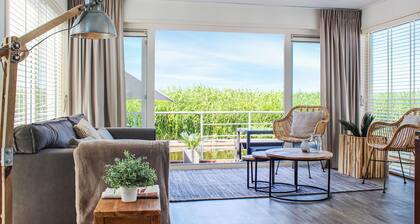 Lovely ship in Aalsmeer with kitchen