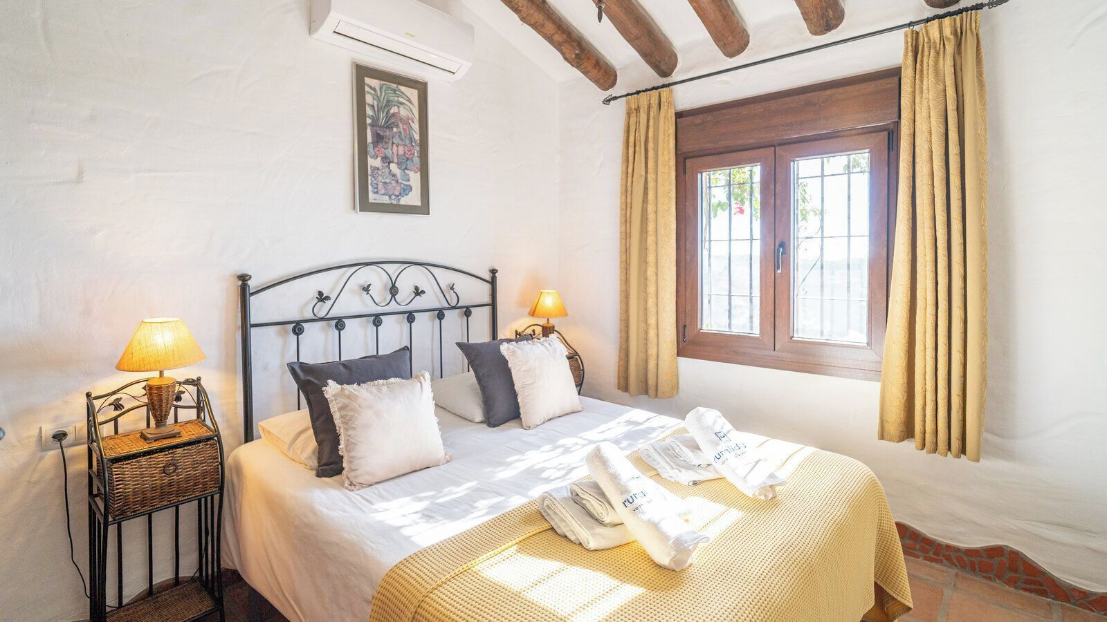 3 bedrooms, travel cot, WiFi