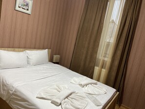 6 chambres, fer et planche à repasser, Wi-Fi, draps fournis