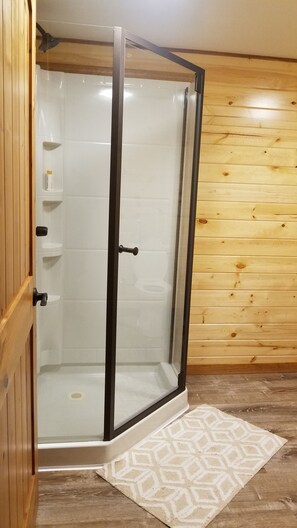 Duschwanne, Shampoo, Toilettenpapier