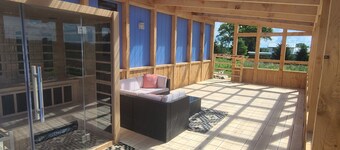 Hot tub, SAUNA, country views!