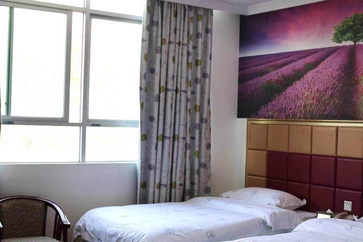 Standard Twin Room | Desk, WiFi (free), bed sheets