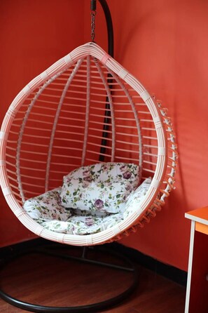 Romantisches Zimmer | Schreibtisch, kostenloses WLAN, Bettwäsche