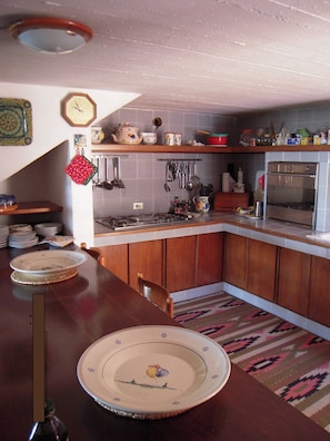 KĂŒhlschrank, Mikrowelle, Ofen, Herdplatte