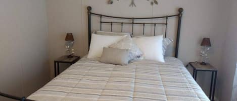 2 chambres, fer et planche à repasser, Wi-Fi gratuit, draps fournis