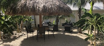 ¡Oferta especial! Reunión familiar bajo una cabaña Tiki. ¡La residencia Tiki Hideaway!