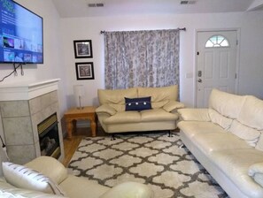 Smart-TV, peis, DVD-spiller og fotballspill