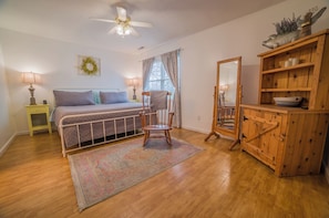 3 habitaciones, escritorio, tabla de planchar con plancha y wifi gratis