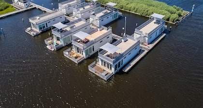 Beau navire de 2 chambres Ă Aalsmeer
