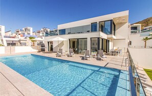 حمّام سباحة خارجي