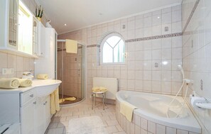 Combined shower/tub - helle Ferienwohnung in Elmen (Elmen)