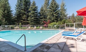 Piscine extérieure, piscine chauffée