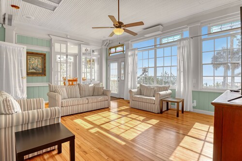 Historic Riverfront Mansion - 11 Bedroom 10Bath - The Ballard Estate