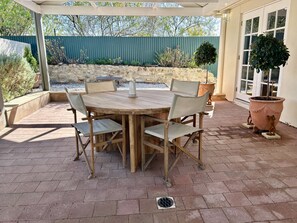 Outdoor dining - Devitt on French is a quiet, romantic stone cottage in Angaston, Barossa Valley (Angaston)