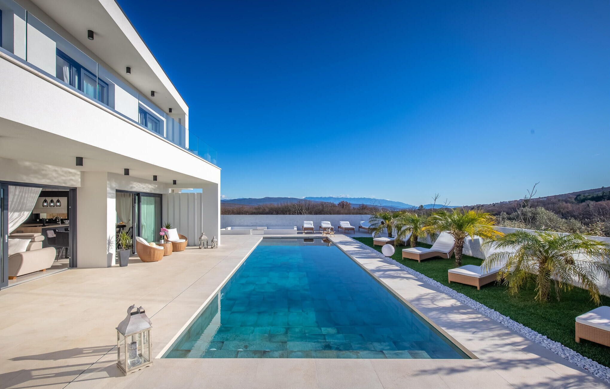 Indoor pool, pool loungers