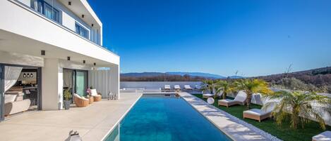 Indoor pool, pool loungers