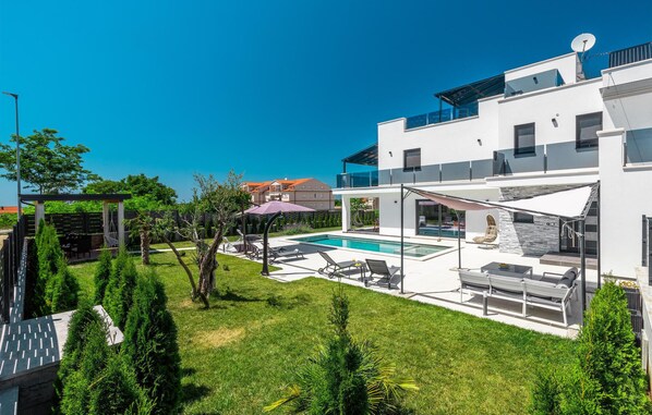 Outdoor pool - Stunning home in Porec (Porec)