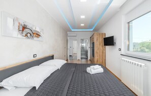 6 bedrooms, in-room safe, travel crib, free WiFi