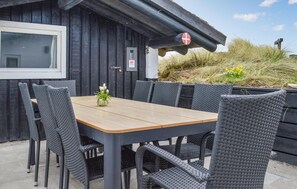 Outdoor dining - Amazing home in Hvide Sande with WiFi (Hvide Sande)