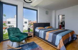 4 habitaciones, caja de seguridad en la habitación y cuna de viaje 