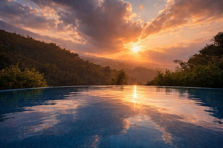 Infinity pool. Pu Hmong Eco Retreat