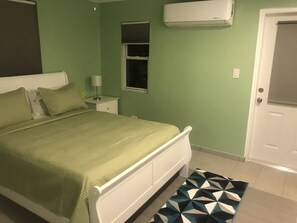1 bedroom, iron/ironing board, WiFi, bed sheets - Villa Francisca: Modern Comfort + Unforgettable Caribbean Views (St. Thomas)