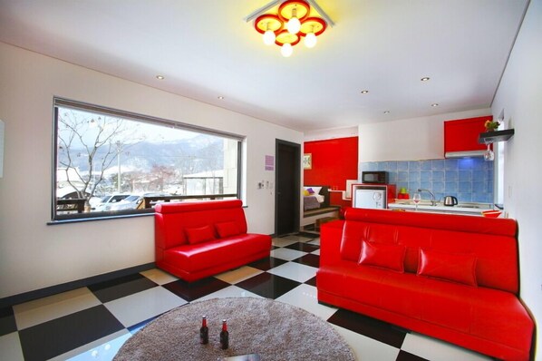 Room (Red)