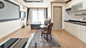 Room (Ganyi black203) - Ganieyeok (Chuncheon)