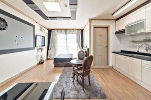 Huone (Ganyi black203)