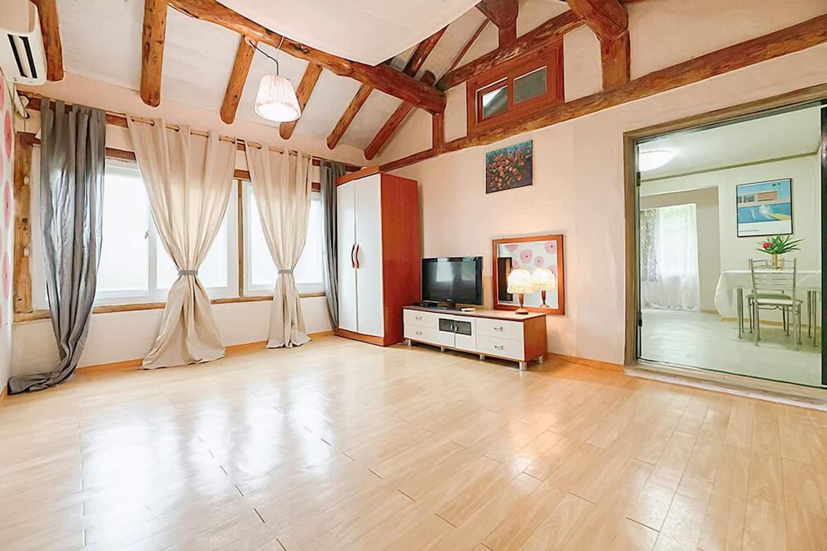 Room (No.3)