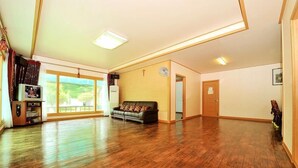 Living room - Full House (Gapyeong)